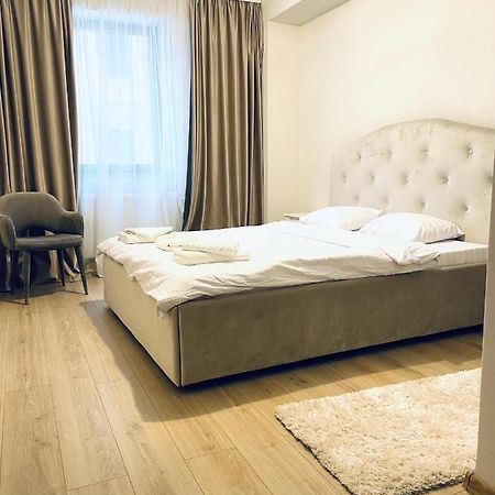 Londof Luxury Apartments - With A Panoramic View Over The City Brasov Bagian luar foto