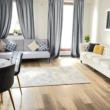 Londof Luxury Apartments - With A Panoramic View Over The City Brasov Bagian luar foto