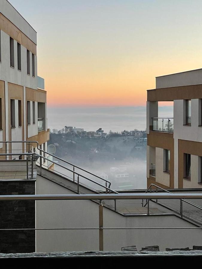 Londof Luxury Apartments - With A Panoramic View Over The City Brasov Bagian luar foto