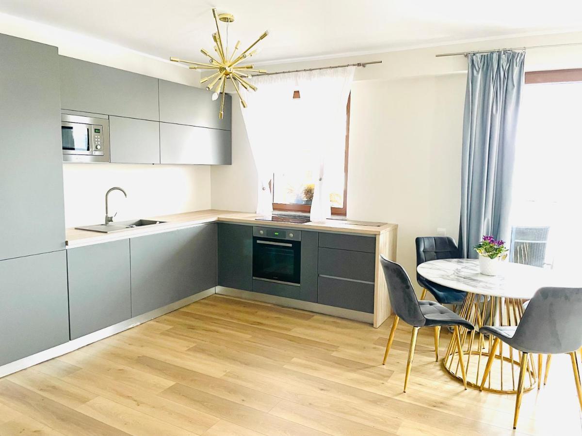 Londof Luxury Apartments - With A Panoramic View Over The City Brasov Bagian luar foto