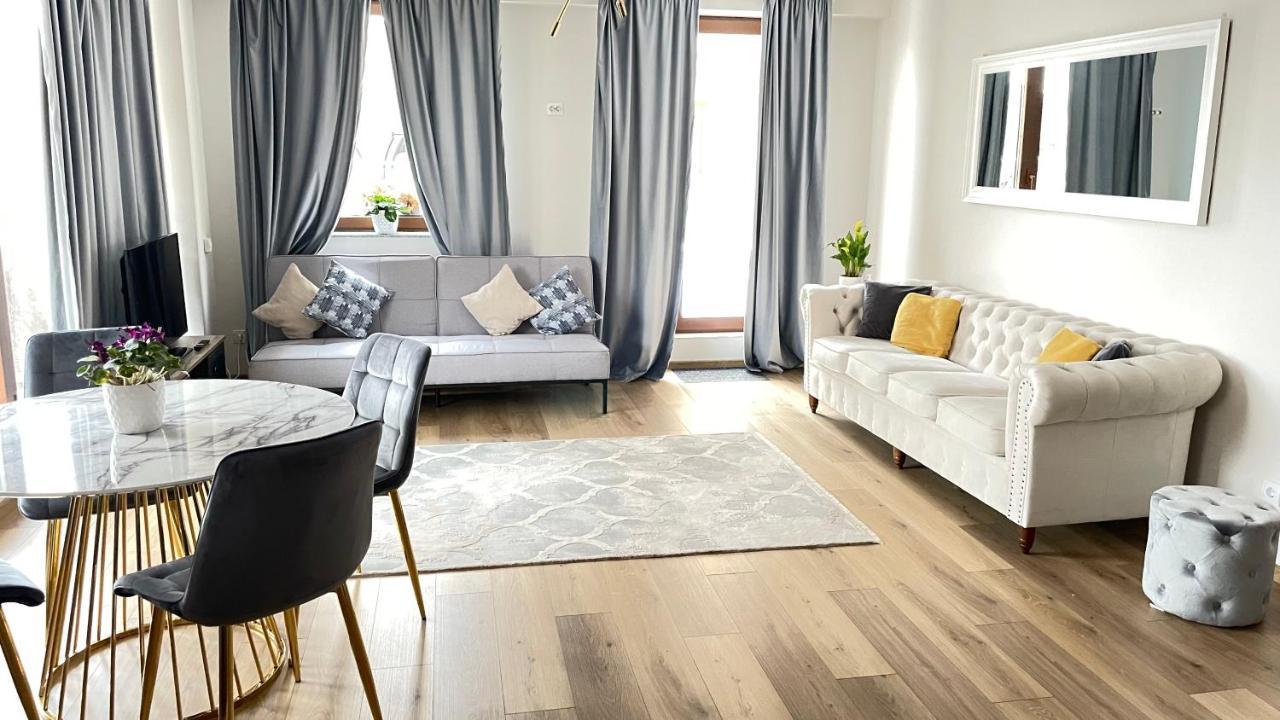 Londof Luxury Apartments - With A Panoramic View Over The City Brasov Bagian luar foto